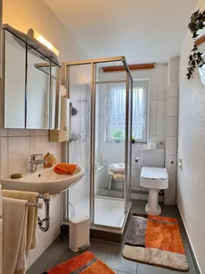 Altbau - Bad OG links