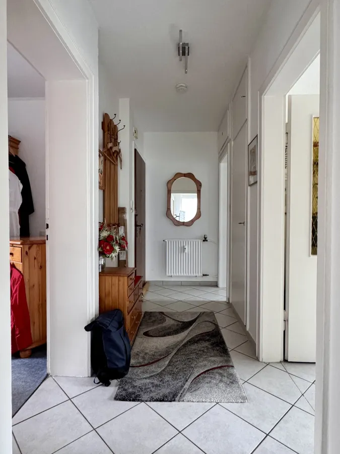 Altbau - Flur EG rechts