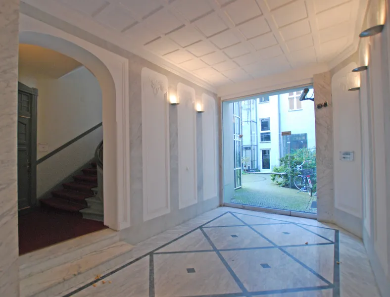 Sanierter Altbau in Ku`Damm Seitenstraße