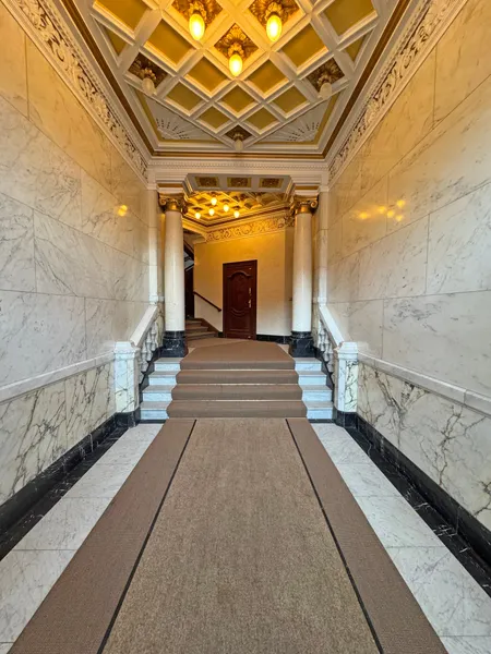 Herrschaftliche R&auml;ume direkt am Viktoria-Luise-Platz