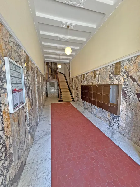Sch&ouml;ner Altbau direkt am S-Bahnhof Botanischer Garten mit Aufzug