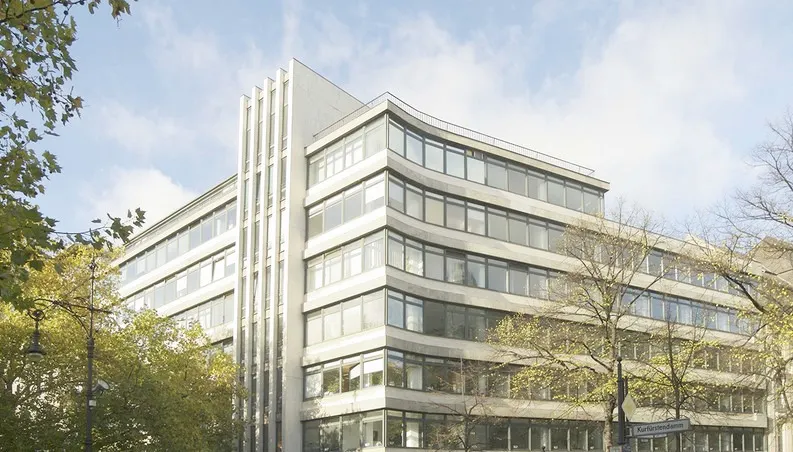 Im denkmalgesch&uuml;tzten Dorette-Haus: Kurf&uuml;rstendamm 67 – provisionsfrei