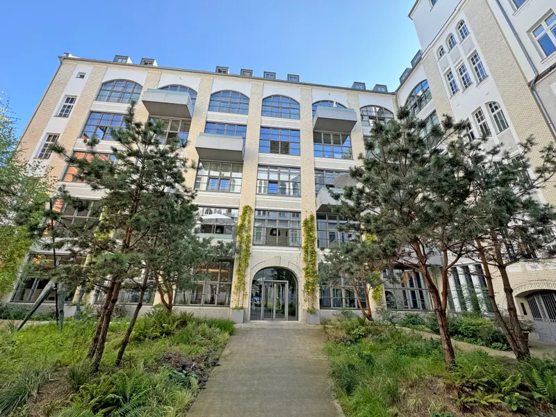 Moderne B&uuml;rofl&auml;che mit Altbaucharme in der Hutfabrik