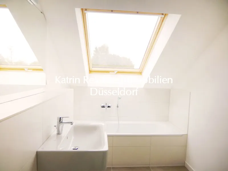 ☀️ SUPER-SOMMER-SONNENTERRASSE ☀️ MAISONETTE-WOHNUNG IN URDENBACH 🏡 RUHIG, GRÜN & MIT PKW-STELLPLATZ 💗 - Photo 3