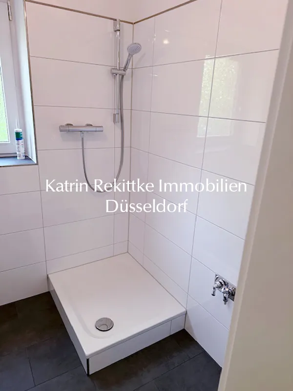 💖ERSTSTBEZUG NACH SANIERUNG! HELLE 3 ZIMMER - BALKON - TOP NEUES BAD - IN GRÜNER LAGE VON GARATH💖 - Photo 2