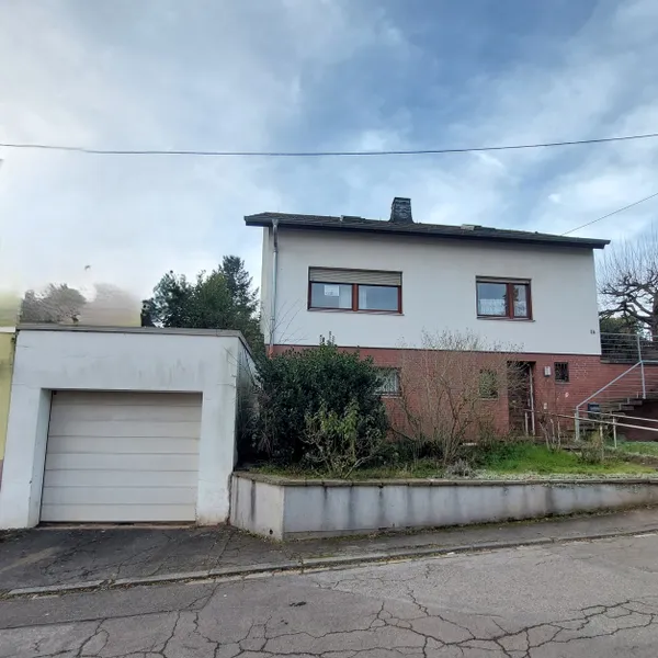 RESERVIERT! Einfamilienhaus mit Einliegerwohnung in ruhiger Lage