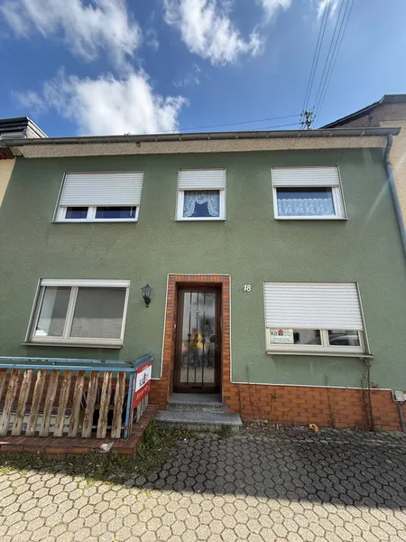 Wohnhaus mit separater, wundersch&ouml;n gelegener Gartenparzelle im Ortskern von Kasel