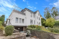 Frontansicht mit weiterem Zugang