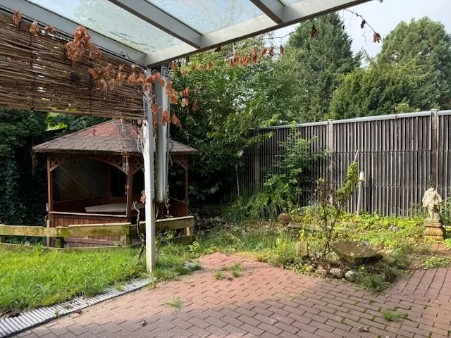 Der Garten mit Pavillon