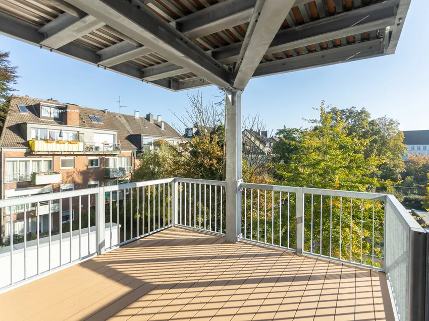 Der großzügige Balkon mit bestem Ausblick