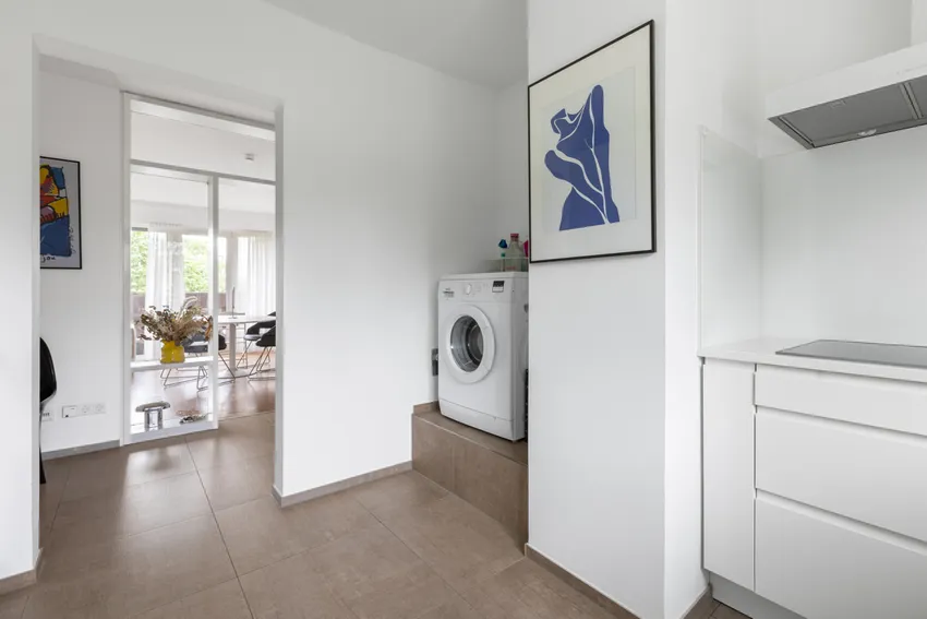 Küche mit Blick in das Wohnzimmer