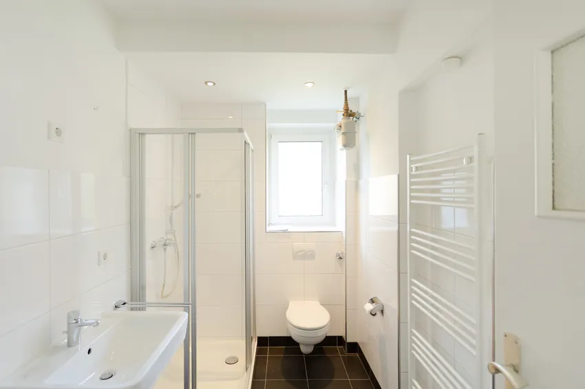 Das moderne, sanierte Badezimmer