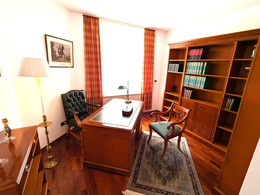 Hochwertiges Arbeitszimmer