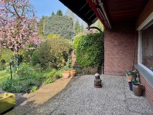 Die große, überdachte Terrasse 