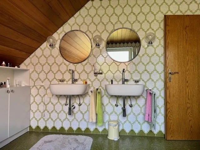 mit Dusche, Wanne, WC, Bidet, Doppelwaschtisch