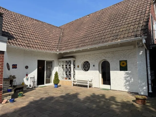 Große Terrasse mit Außenkamin