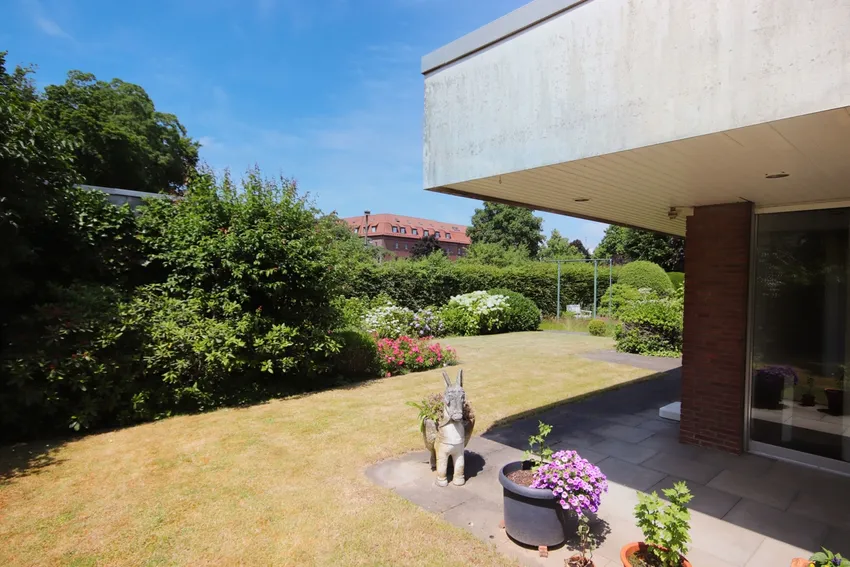 Ansicht mit Terrasse