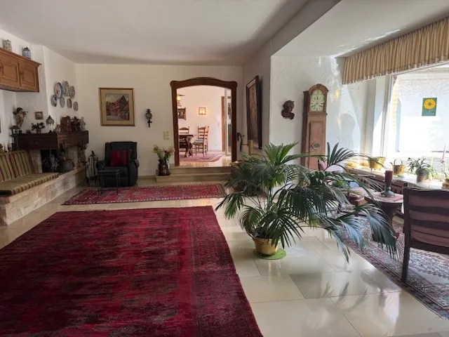 und gemütlicher Kaminecke