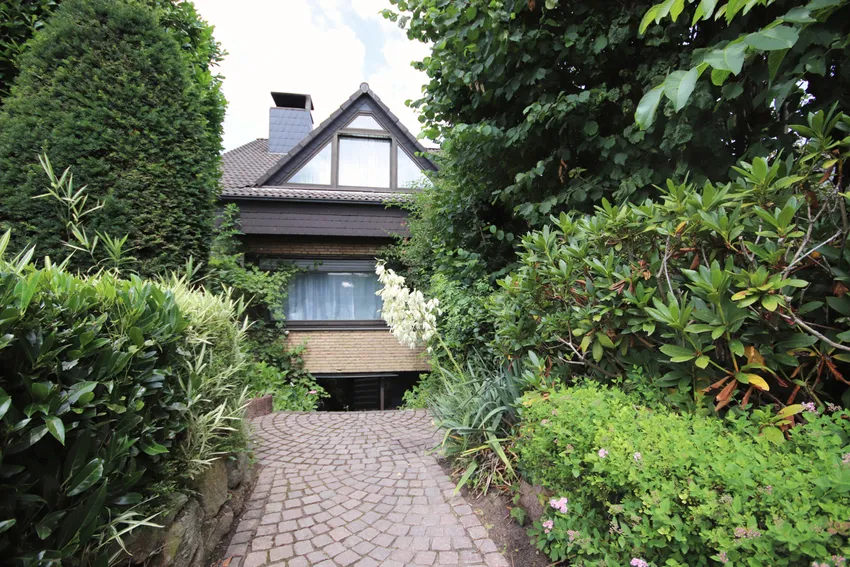 Rückansicht Garten und Haus