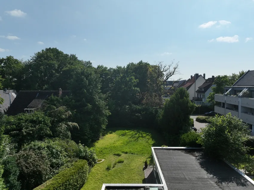 Das Grundstück beginnt ca. am Ende der Bebauung 