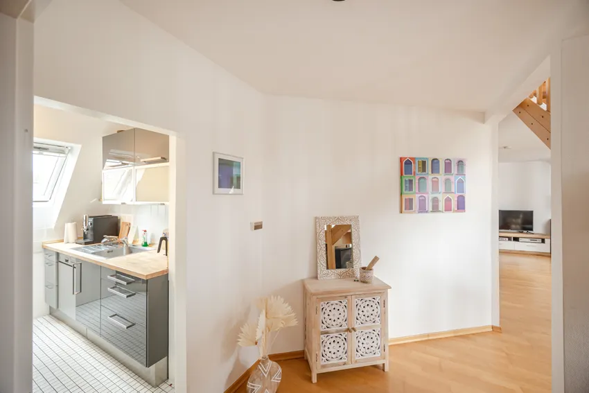 Willkommen in dieser schönen Wohnung! Blick von der Wohnungstür