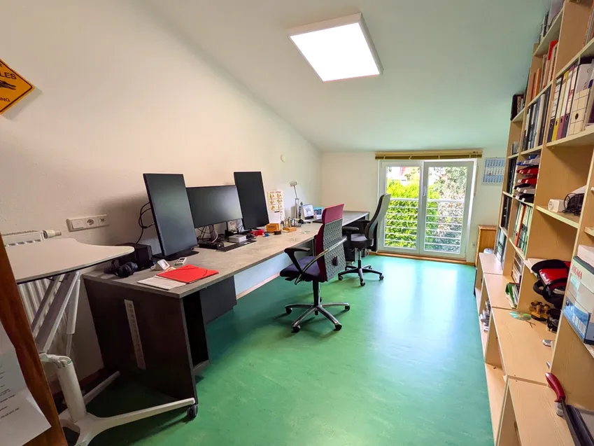 Der jetzt als Büro genutzte Raum kann auch als Kinderzimmer dienen