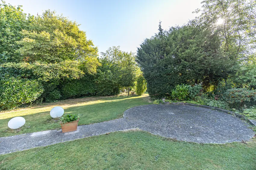 Viel Platz für Neubau oder Gartengestaltung