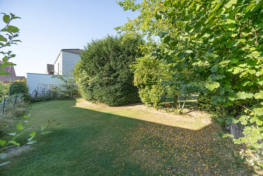 Viel Platz für Neubau oder Gartengestaltung