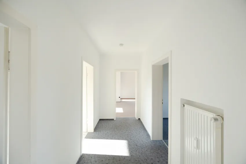 Geräumiger Eingangsbereich mit klassischem Grundriss