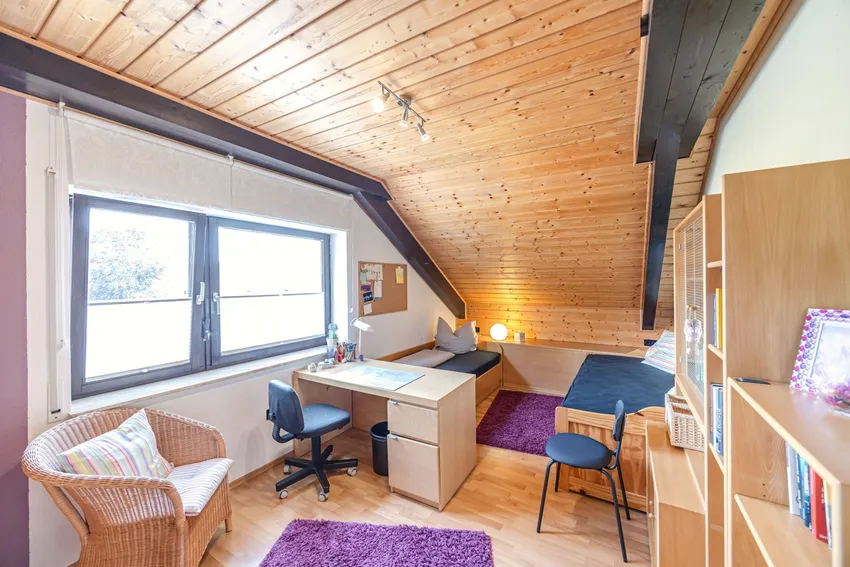 Lichtdurchflutetes DG-Schlafzimmer