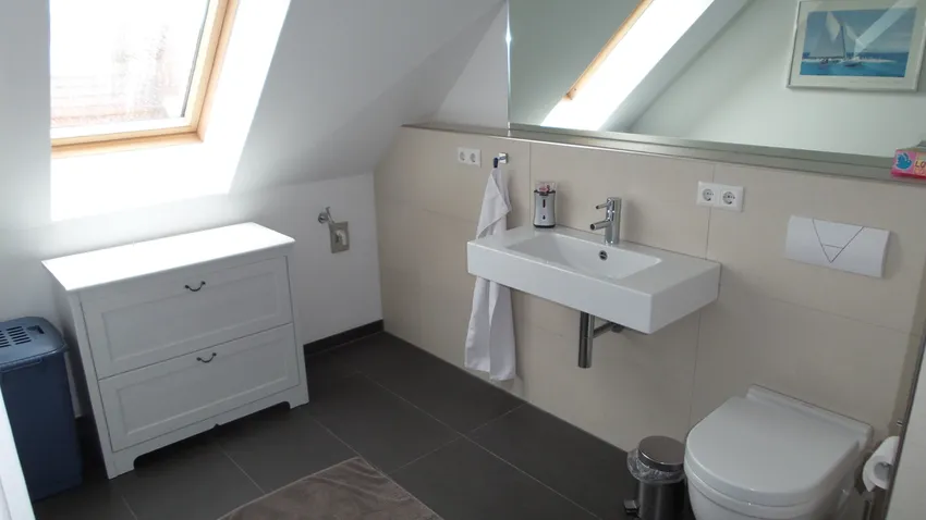 Tageslichtbad mit Sandsteinoptik