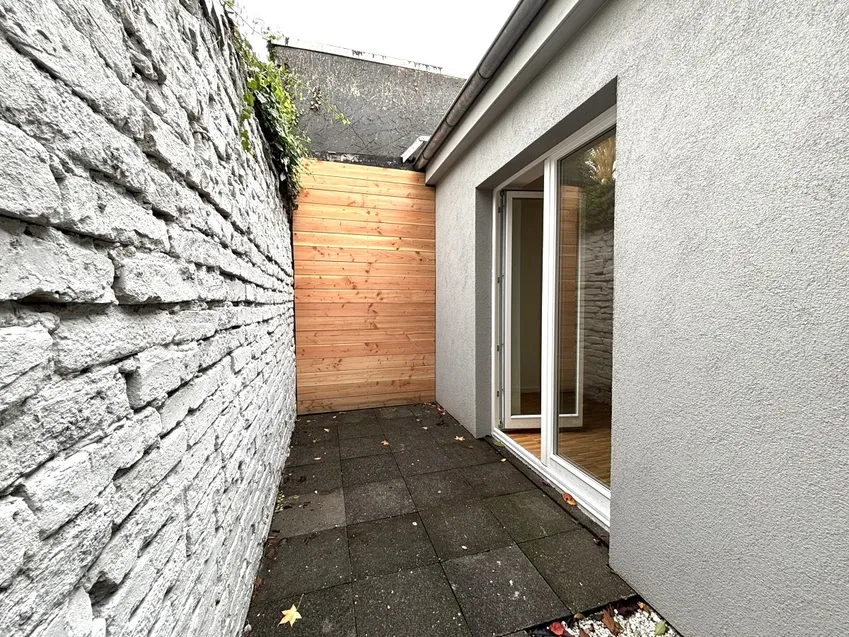 Die Terrasse im hnteren Bereich des Bungalows