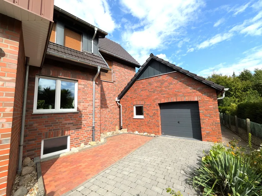 Hochwertiger Dachausbau und große Einzelgarage