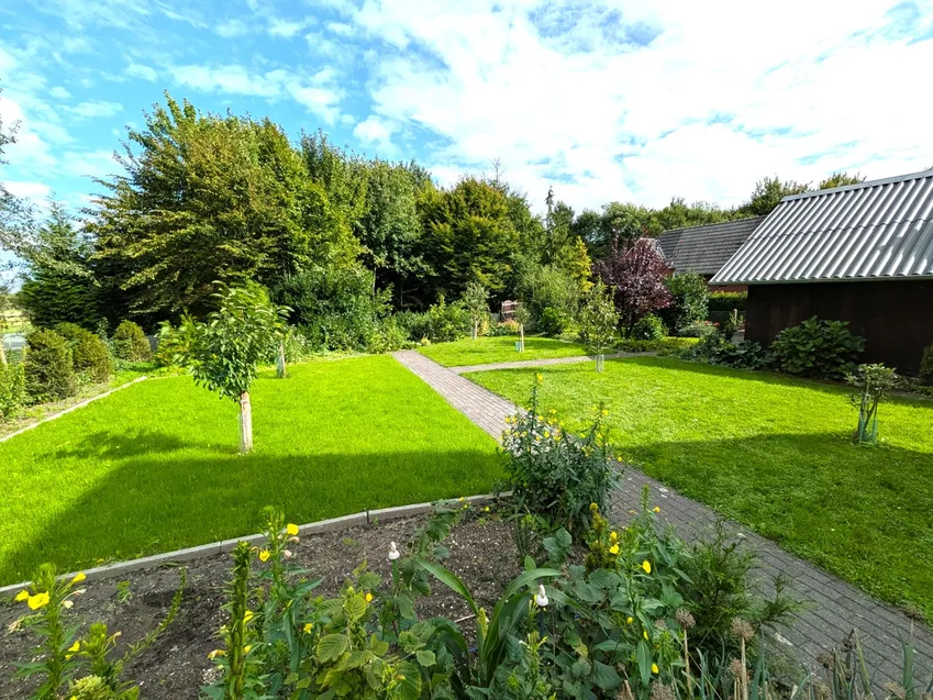 Wundervoller, großer Garten mit vielen Möglichkeiten