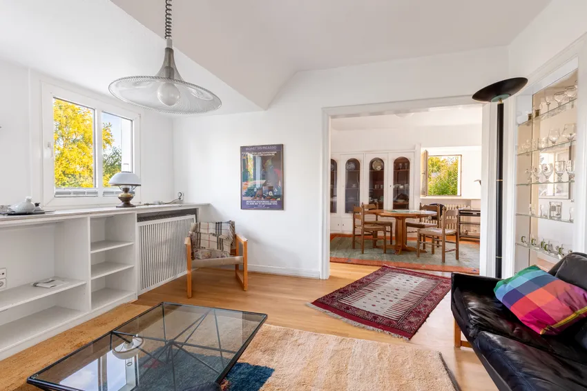 Wohnzimmer mit Blick zum Esszimmer