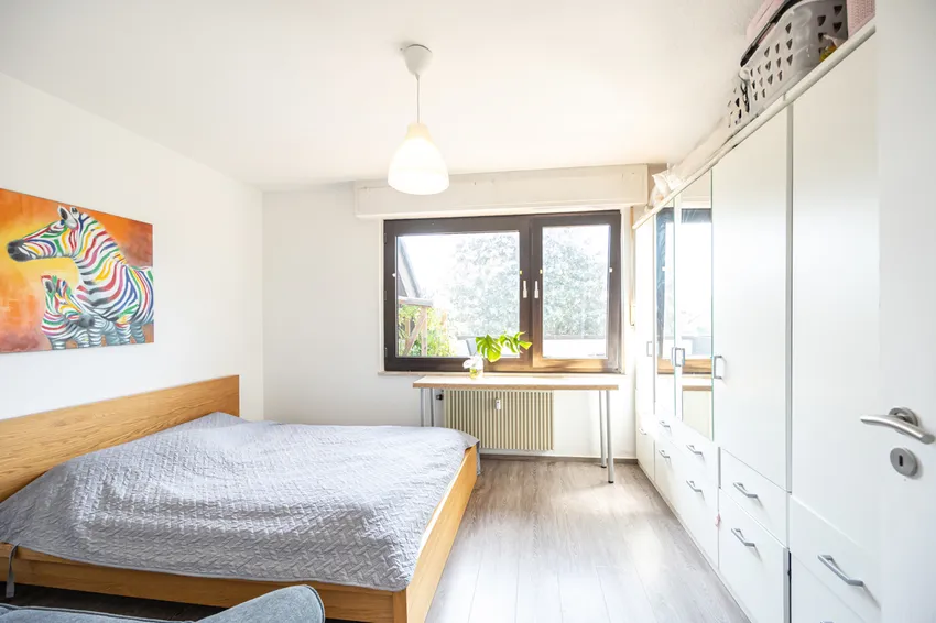 Das großzügige Schlafzimmer