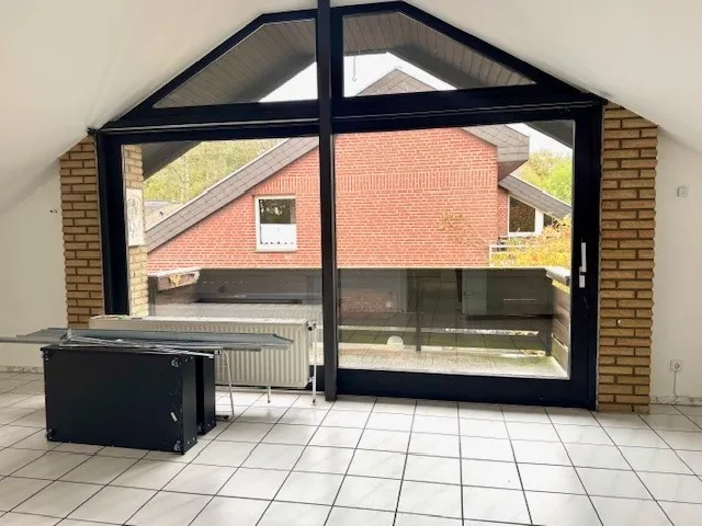 Wohnzimmer mit Balkon im OG