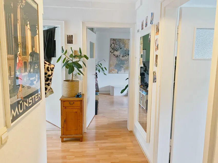 Herzlich willkommen! Blick von der Wohnungstür