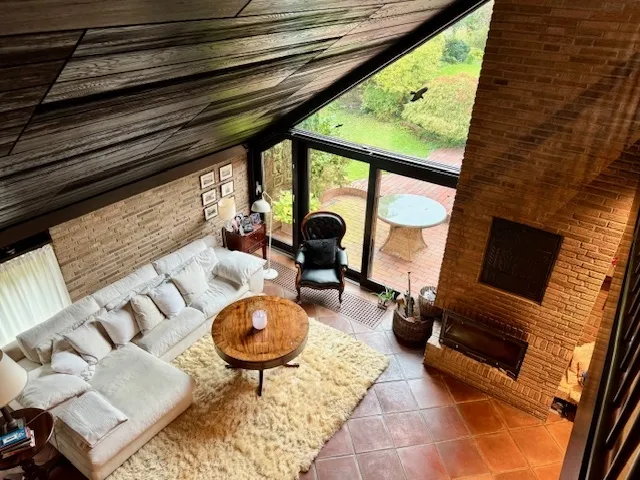 und Blick von oben in den Garten