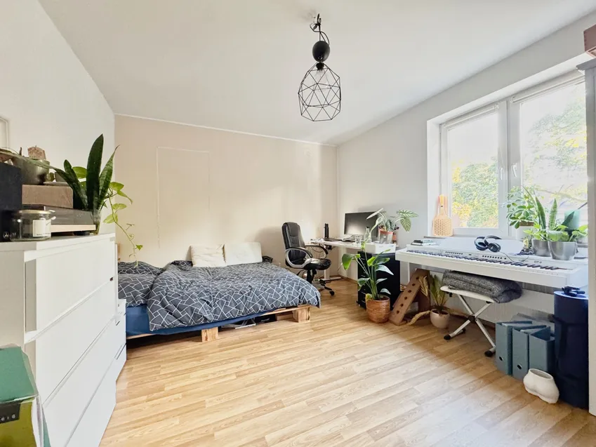 ...ebenfalls lichtdurchflutet