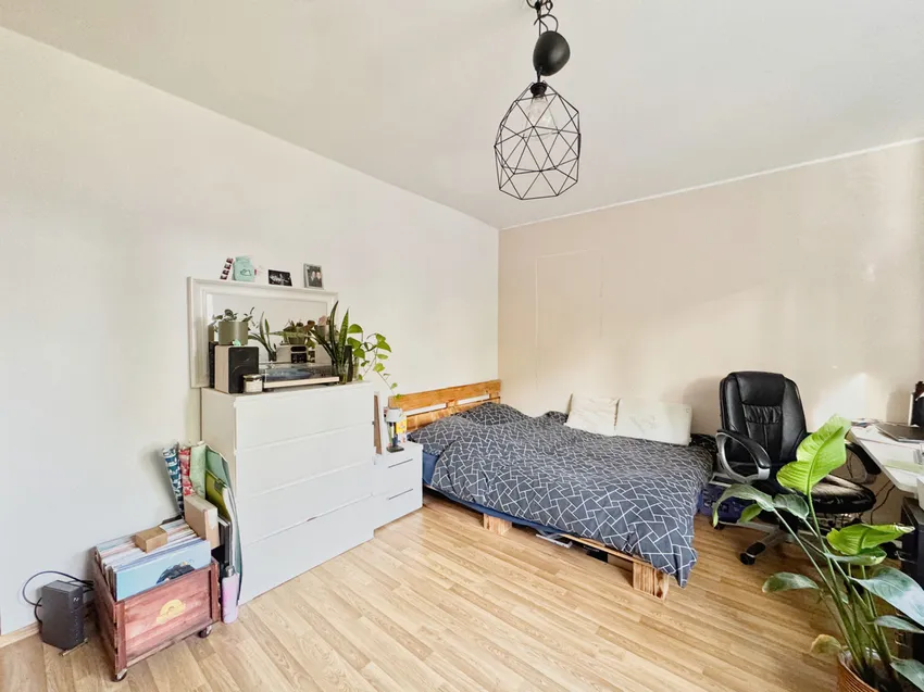 Ein weiteres, geräumiges  Zimmer...