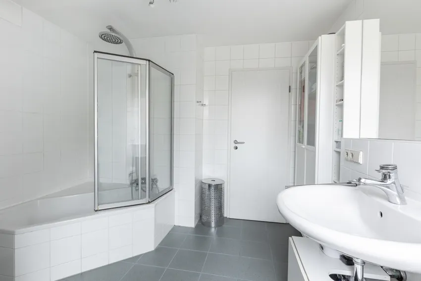 Tageslichtbad mit Badewanne