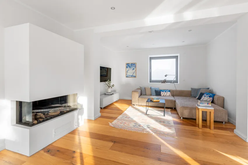 Kamin und Wohnzimmer