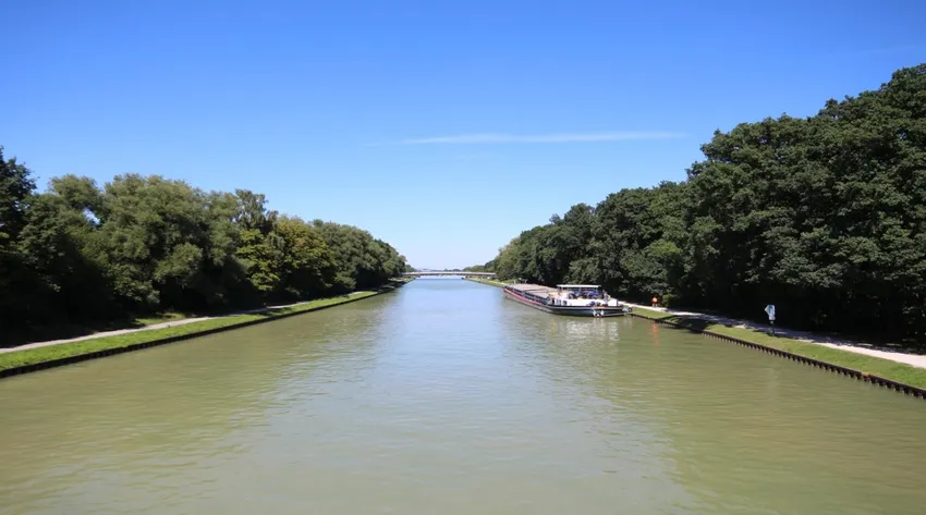 Der Kanal in unmittelbarer Nähe