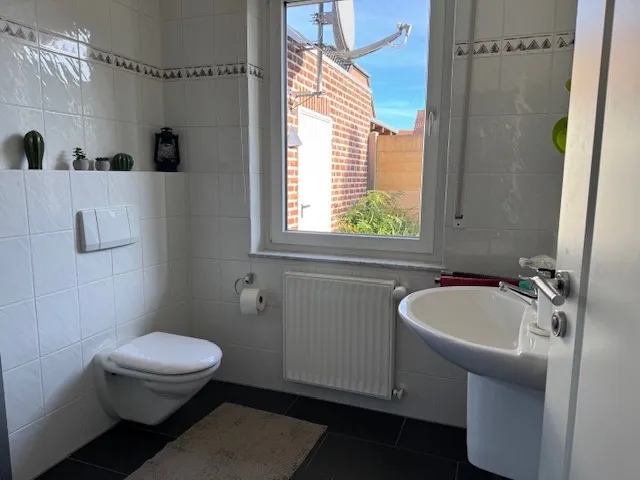 Das geräumige Gäste-WC