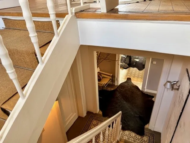 Aufgang mit alten Holzelementen