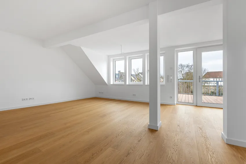 Der lichtdurchflutete, weitläufige Wohn- und Essbereich...