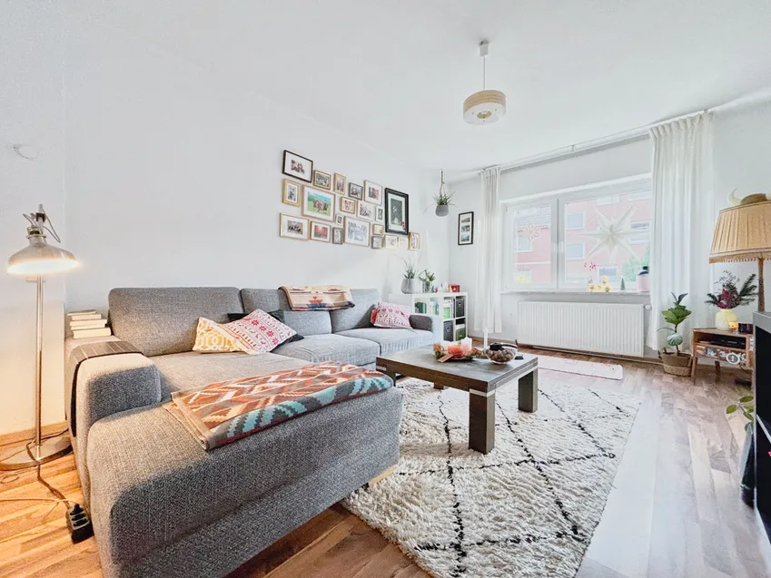 Das geräumige Wohnzimmer...