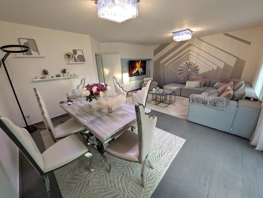 Geräumiges Wohnzimmer