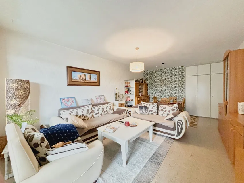 Das Wohn- und Esszimmer...